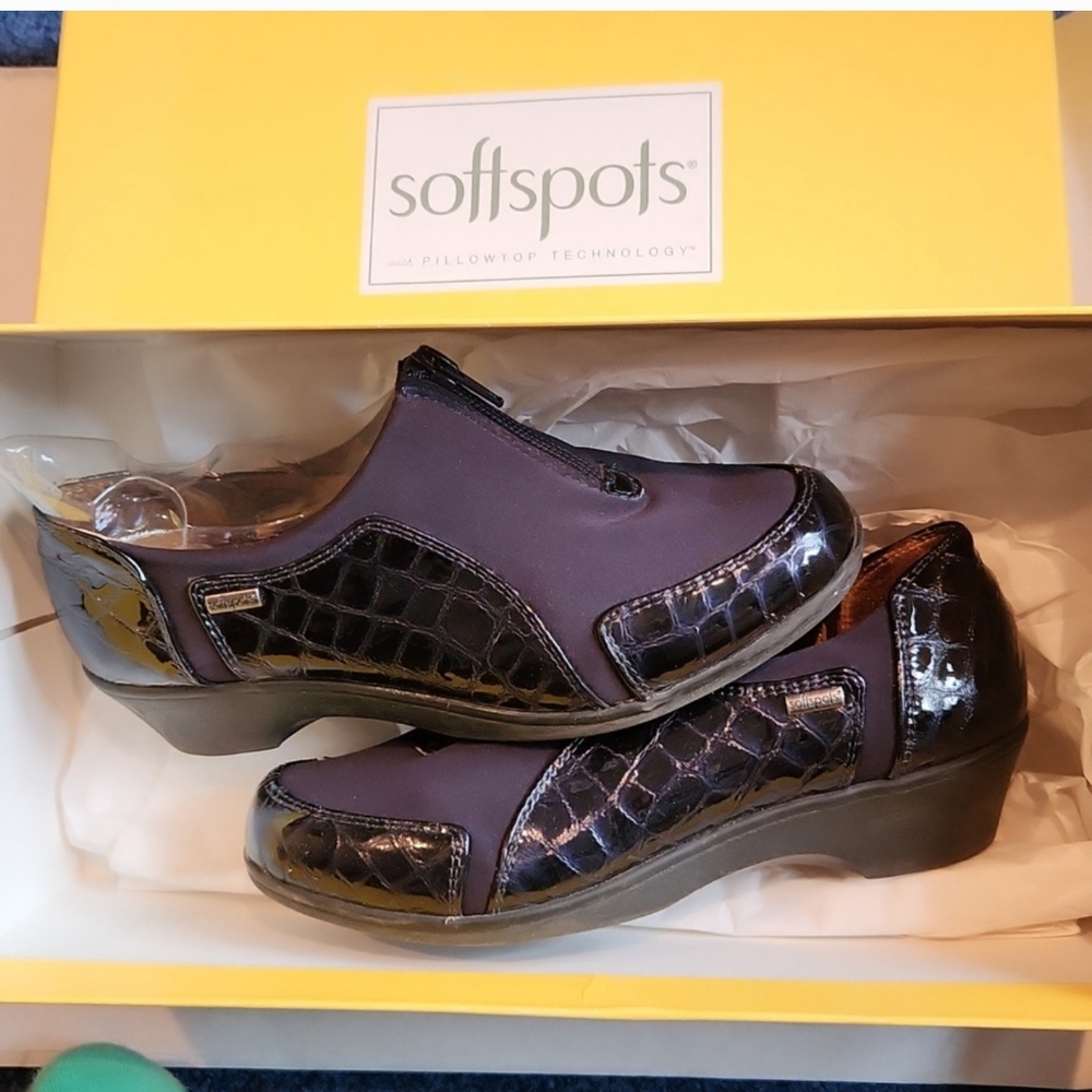 Softspots Womens Navy Blue Zippered Comfy Shoe, Size 5 Gently Worn
